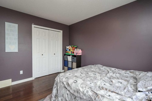 193 Alberts Close, Red Deer, AB - Indoor Photo Showing Bedroom