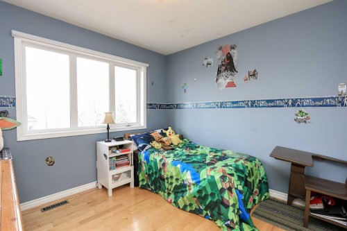 193 Alberts Close, Red Deer, AB - Indoor Photo Showing Bedroom
