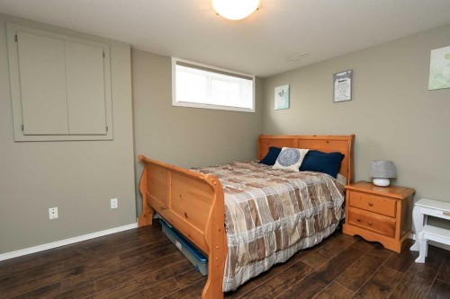 193 Alberts Close, Red Deer, AB - Indoor Photo Showing Bedroom