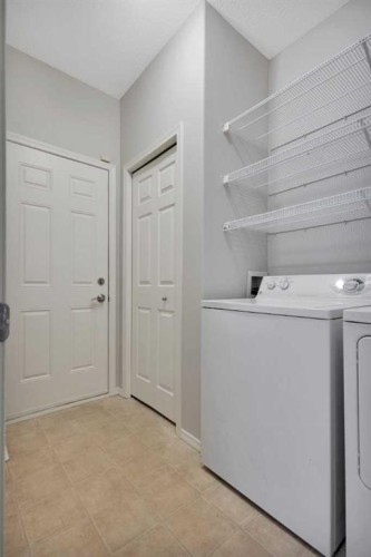19 Lang Close, Red Deer, AB - Indoor Photo Showing Laundry Room