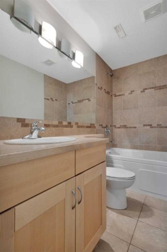 19 Lang Close, Red Deer, AB - Indoor Photo Showing Bathroom