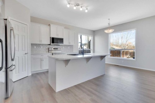 19 Lang Close, Red Deer, AB - Indoor Photo Showing Kitchen With Upgraded Kitchen