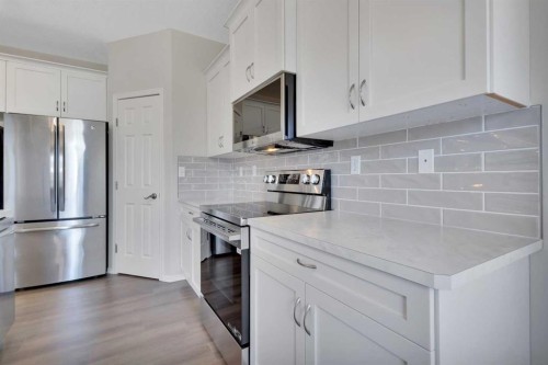 19 Lang Close, Red Deer, AB - Indoor Photo Showing Kitchen