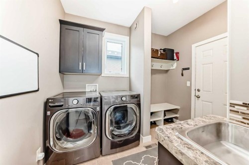 8 Eva Crescent, Lacombe, AB 