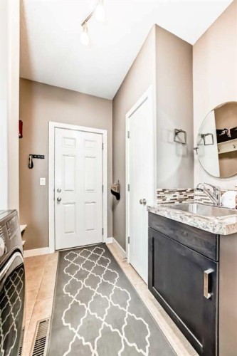 8 Eva Crescent, Lacombe, AB 