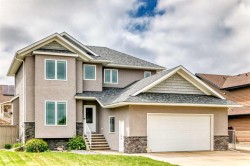 8 Eva Crescent Lacombe, AB T4L 1Z2