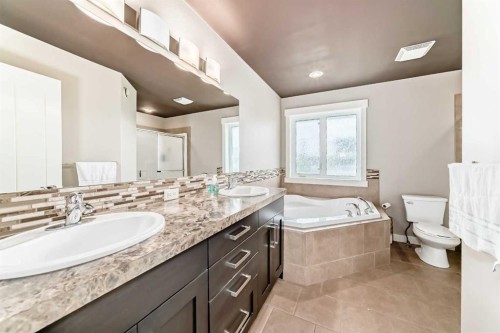 8 Eva Crescent, Lacombe, AB 