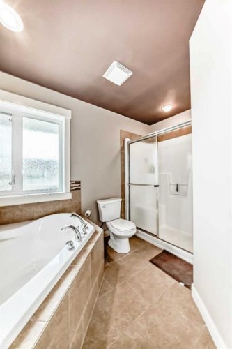 8 Eva Crescent, Lacombe, AB 
