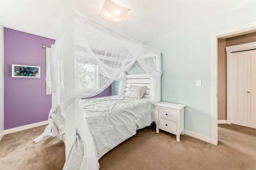 8 Eva Crescent, Lacombe, AB 
