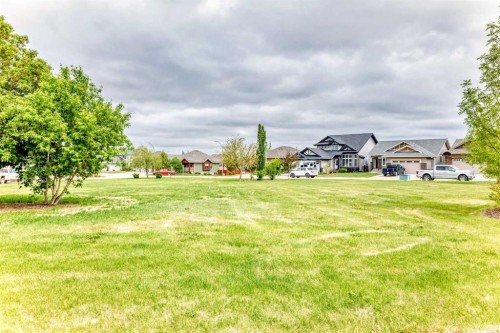 8 Eva Crescent, Lacombe, AB 
