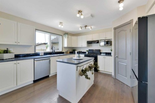 93 White Avenue, Red Deer, AB - Indoor Photo Showing Kitchen