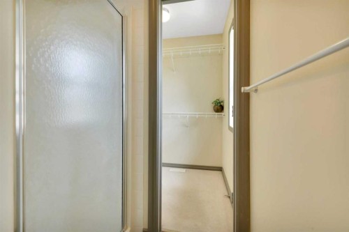 93 White Avenue, Red Deer, AB - Indoor Photo Showing Bathroom