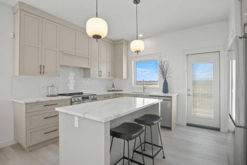4 Emmett Crescent, Red Deer, AB - Indoor Photo Showing Kitchen With Upgraded Kitchen