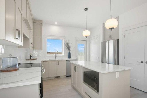 4 Emmett Crescent, Red Deer, AB - Indoor Photo Showing Kitchen With Upgraded Kitchen