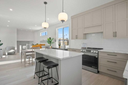 4 Emmett Crescent, Red Deer, AB - Indoor Photo Showing Kitchen With Upgraded Kitchen