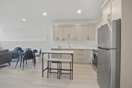 4 Emmett Crescent, Red Deer, AB - Indoor Photo Showing Kitchen