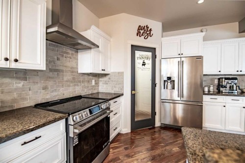7 Aldrich Close, Red Deer, AB - Indoor Photo Showing Kitchen With Stainless Steel Kitchen With Upgraded Kitchen