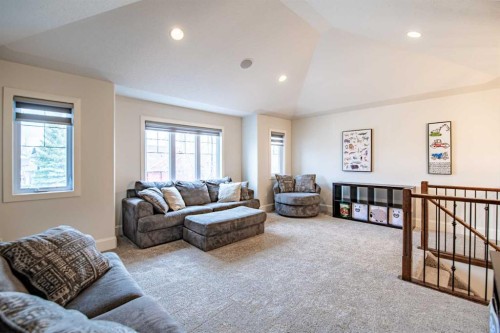 7 Aldrich Close, Red Deer, AB - Indoor Photo Showing Living Room