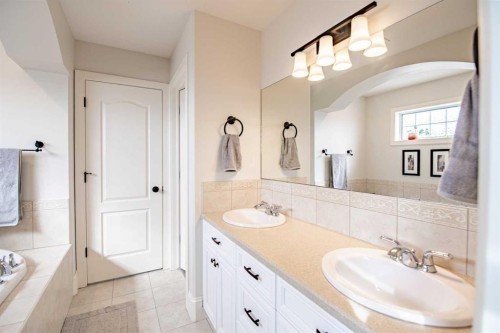 7 Aldrich Close, Red Deer, AB - Indoor Photo Showing Bathroom