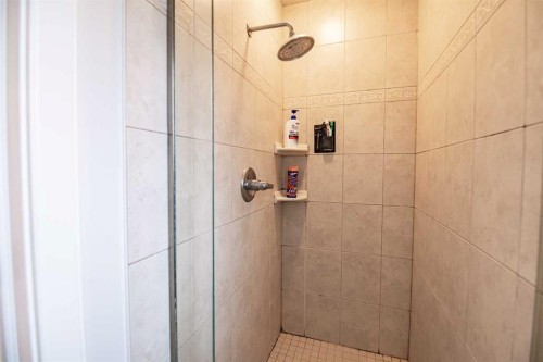 7 Aldrich Close, Red Deer, AB - Indoor Photo Showing Bathroom