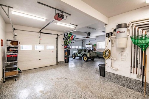 7 Aldrich Close, Red Deer, AB - Indoor Photo Showing Garage