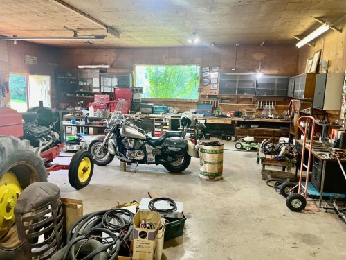 385060 Range Road 5-4, Rural Clearwater County, AB - Indoor Photo Showing Garage