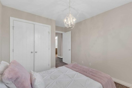 9 Ross Close, Sylvan Lake, AB - Indoor Photo Showing Bedroom