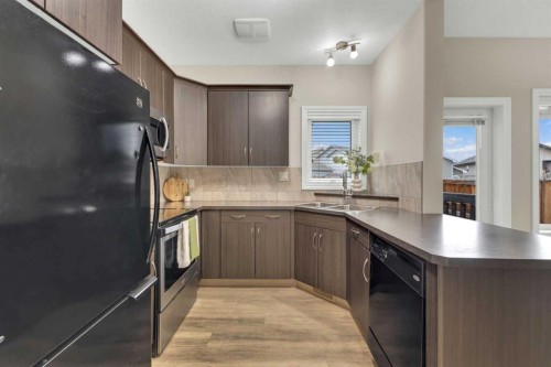 9 Ross Close, Sylvan Lake, AB - Indoor Photo Showing Kitchen