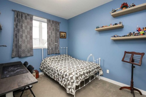 117 Coachman Way, Blackfalds, AB - Indoor Photo Showing Bedroom