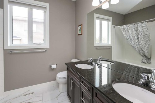 117 Coachman Way, Blackfalds, AB - Indoor Photo Showing Bathroom