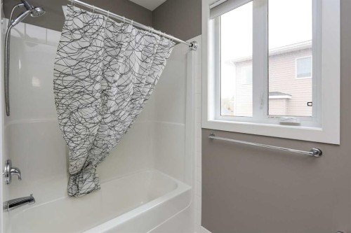 117 Coachman Way, Blackfalds, AB - Indoor Photo Showing Bathroom