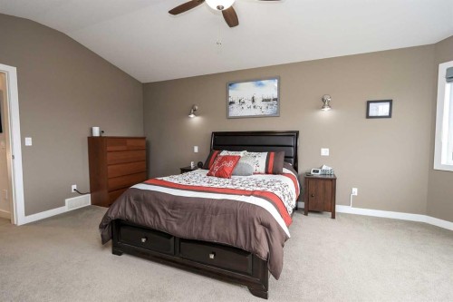 117 Coachman Way, Blackfalds, AB - Indoor Photo Showing Bedroom