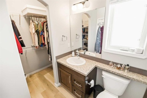 12 Cyprus Road, Blackfalds, AB - Indoor Photo Showing Bathroom