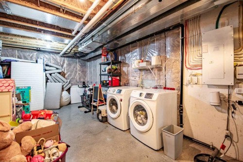 12 Cyprus Road, Blackfalds, AB - Indoor Photo Showing Laundry Room