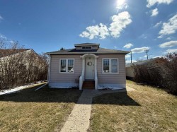 5211 49 Avenue Ponoka, AB T4J 1J1