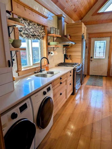 410 5 St E, Winfield, AB - Indoor Photo Showing Laundry Room