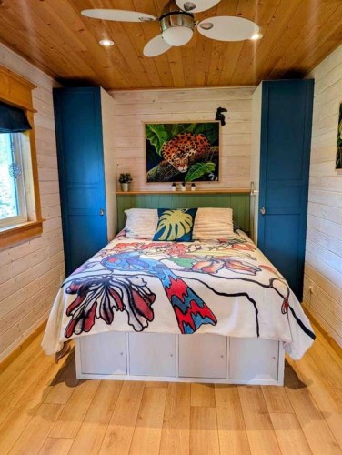 410 5 St E, Winfield, AB - Indoor Photo Showing Bedroom