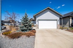 57 Woodbine Close Blackfalds, AB T4M 0K5