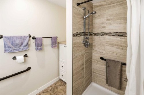 57 Woodbine Close, Blackfalds, AB - Indoor Photo Showing Bathroom