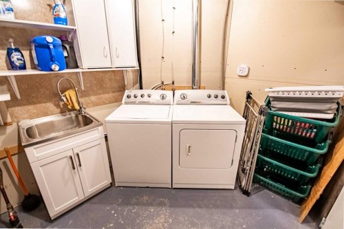 57 Woodbine Close, Blackfalds, AB - Indoor Photo Showing Laundry Room