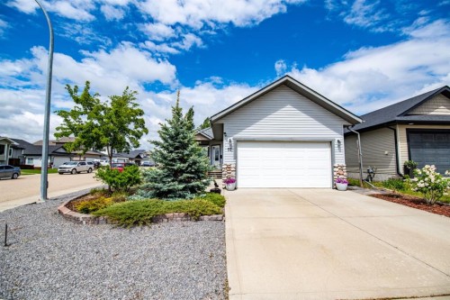 57 Woodbine Close, Blackfalds, AB - Outdoor