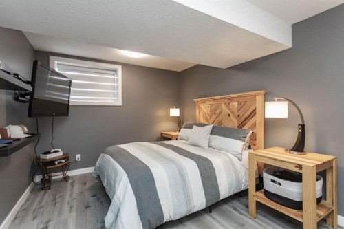 179 Long Close, Red Deer, AB - Indoor Photo Showing Bedroom