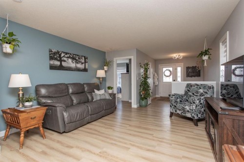 179 Long Close, Red Deer, AB - Indoor Photo Showing Living Room