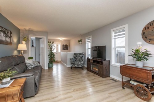 179 Long Close, Red Deer, AB - Indoor Photo Showing Living Room