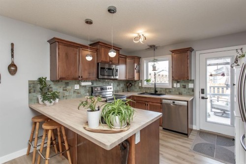 179 Long Close, Red Deer, AB - Indoor Photo Showing Kitchen