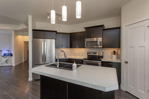 9 Bowman Circle, Sylvan Lake, AB - Indoor Photo Showing Kitchen With Stainless Steel Kitchen With Double Sink With Upgraded Kitchen