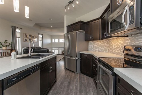 9 Bowman Circle, Sylvan Lake, AB - Indoor Photo Showing Kitchen With Stainless Steel Kitchen With Double Sink With Upgraded Kitchen