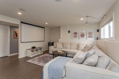 9 Bowman Circle, Sylvan Lake, AB - Indoor Photo Showing Living Room