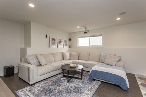 9 Bowman Circle, Sylvan Lake, AB - Indoor Photo Showing Living Room