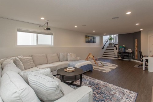 9 Bowman Circle, Sylvan Lake, AB - Indoor Photo Showing Living Room